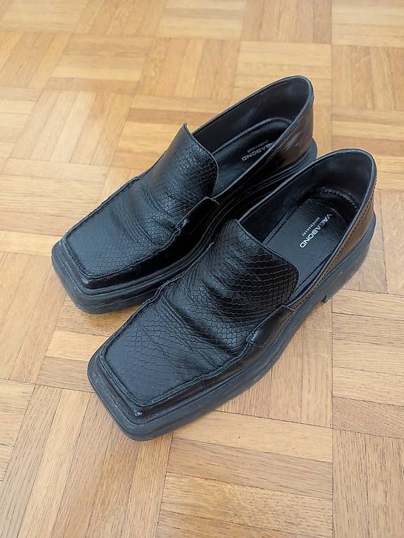 Scarpe da donna: Schwarze Vagabond Eyre Loafer Square Toe – Usato da Zürich venduto da lin_6dtc