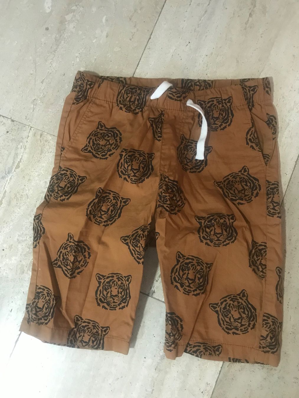 H&M Pantaloni: Shorts gr 140 – Nuovo (secondo la descrizione) da Oftringen venduto da mbc_b8vr