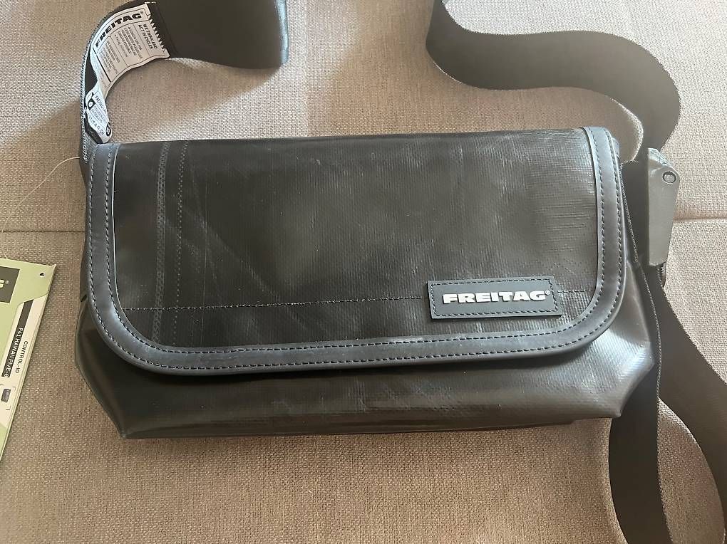 Borse: Freitag Tasche Hawaii five schwarz neu – Nuovo e nell'imballaggio originale da Greifensee venduto da Joliver