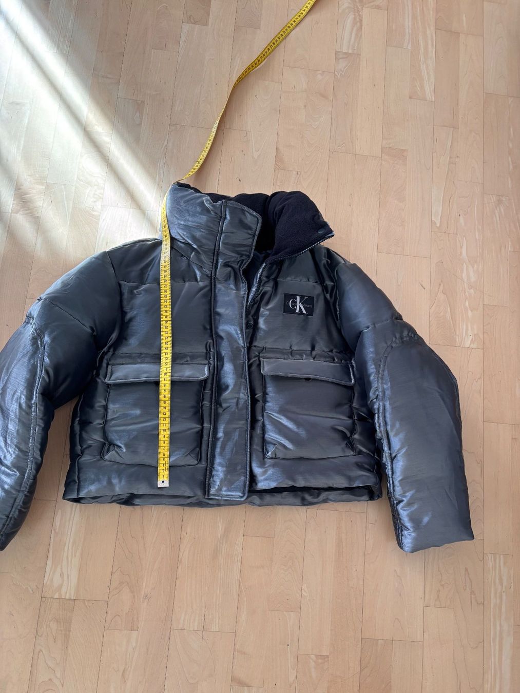 Calvin Klein Vestes: Calvin Klein Jacke Silber – Neuf (Voir description) à Chur par lumerina 1