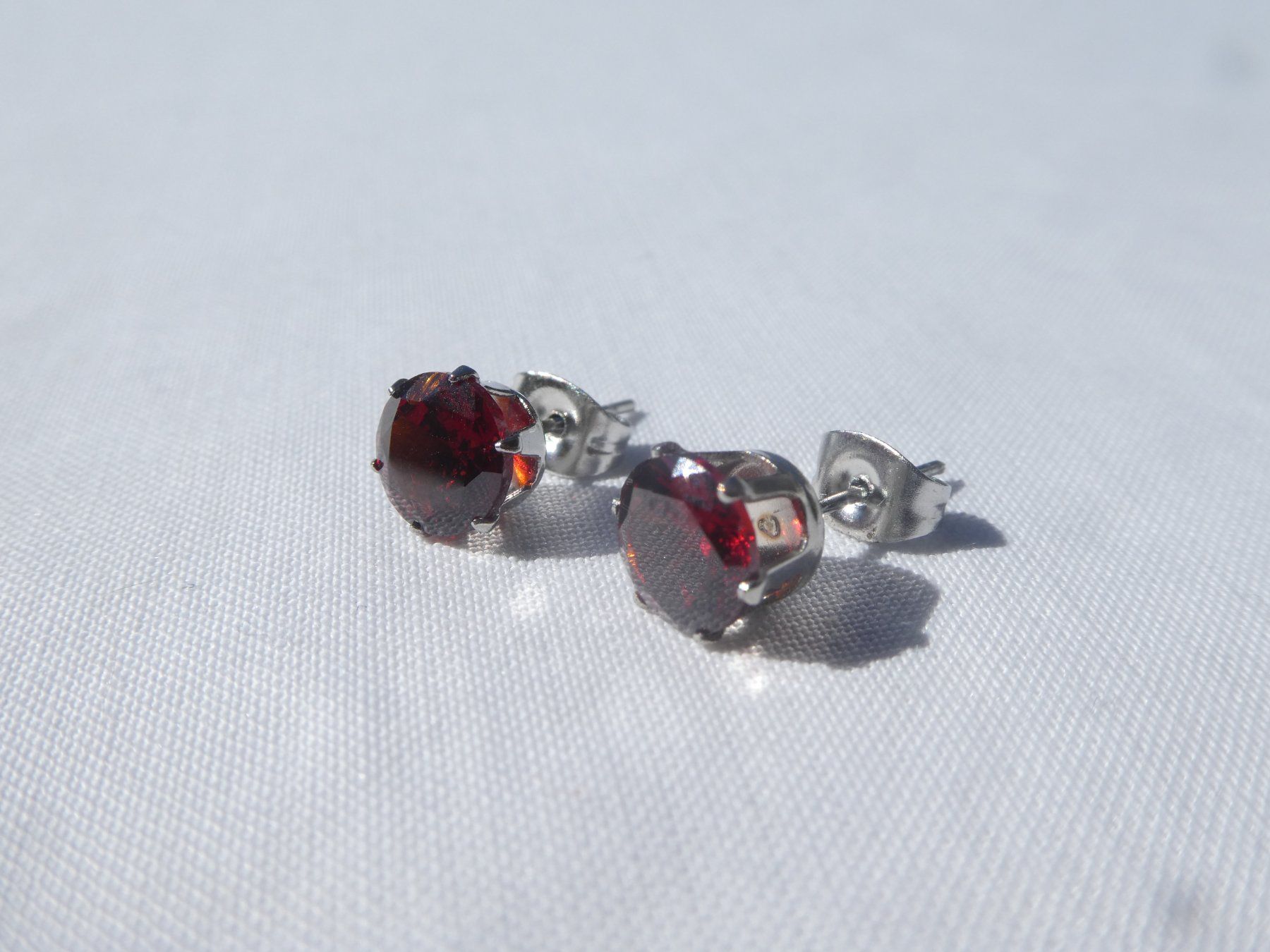 Ohrringe & -stecker: Ohrstecker mit Zirkonia, Modeschmuck / NEU – Neu (gemäss Beschreibung) aus Gattikon von kaandooh