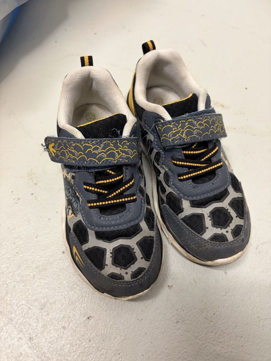 Chaussures garçon: Turnschuhe Klettverschluss – D'occasion à Röschenz par rah_8hkj