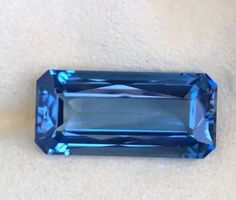 Aquamarin in der Farbe "Ice" aus Madagaskar 