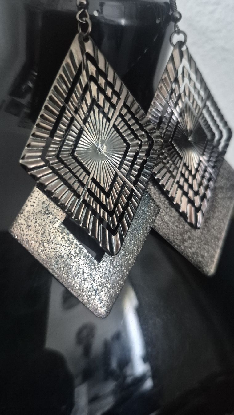 Boucles d'oreille: Orecchini pendenti color argento scuro con rombi – D'occasion à Giubiasco par Stefaniav