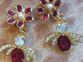 Vintage TOP luxuriöse Ohrclips in Rot/Perle und Strass 80er