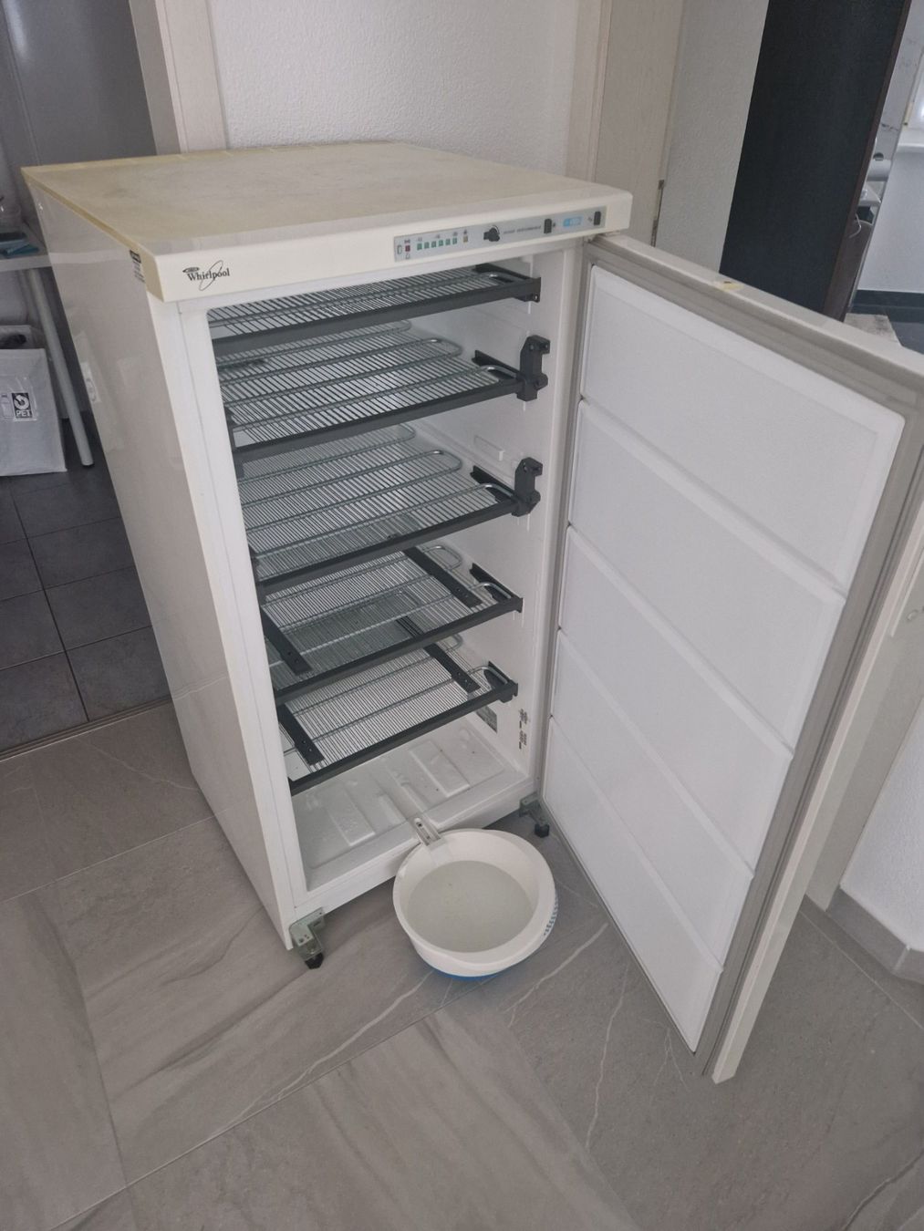 Whirlpool Congelatori: Gefrierschrank Gefrierer 120x60 Whirlpool – Usato da Wängi venduto da dx1_c5kc 2
