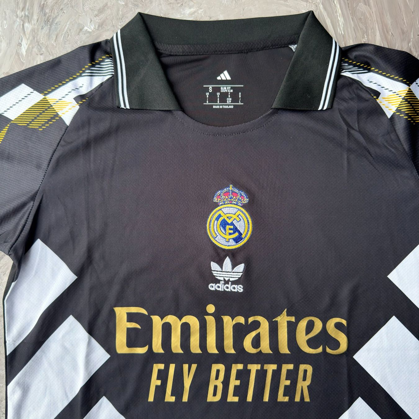 Canottiere & Pantaloni: Maillot Real Madrid Noir & Or – Usato da Thônex venduto da Suisse.Shopping 3