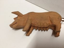 Älteres Brienzer Schwein, handgeschnitzt.