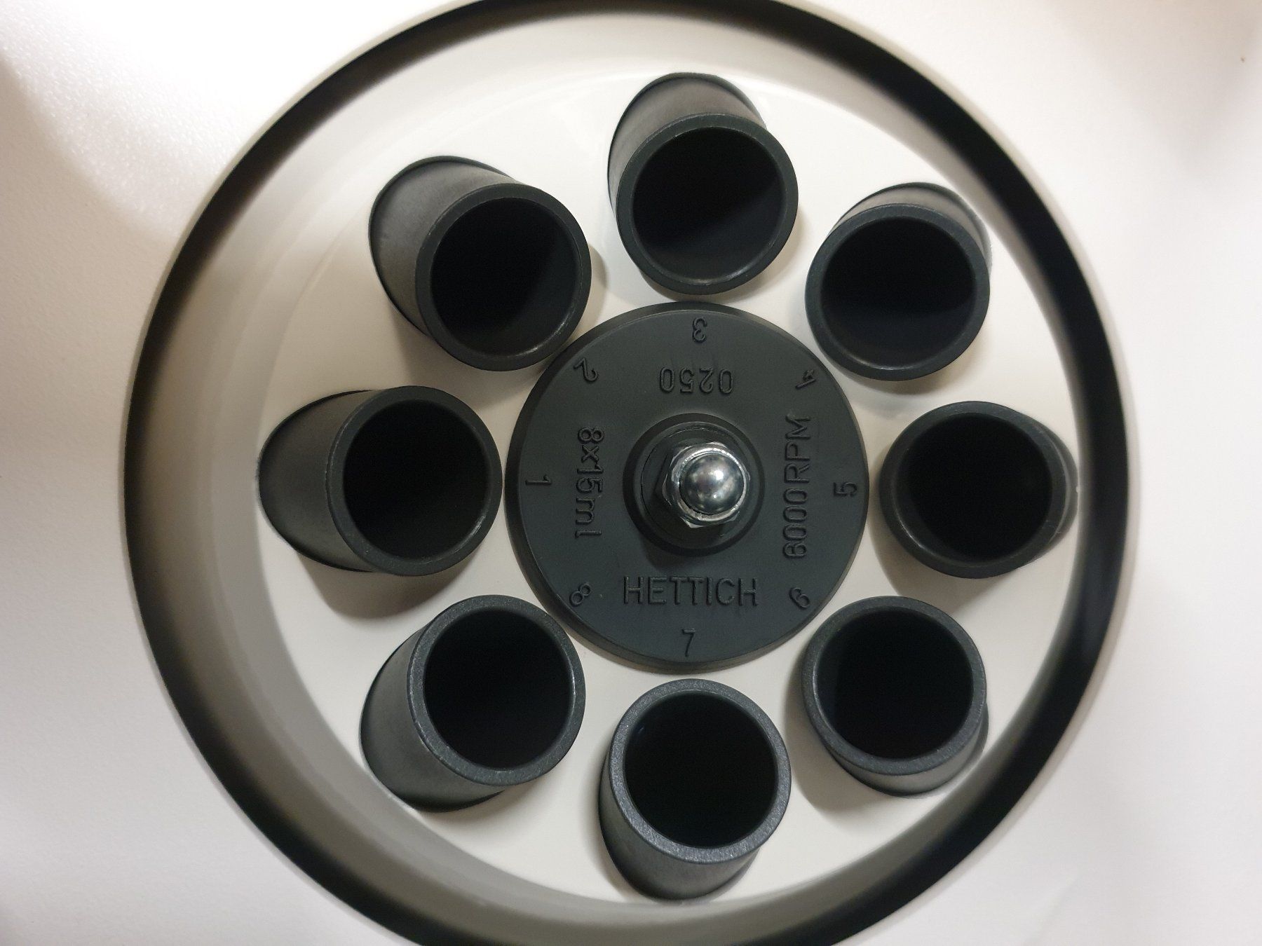 Hettich Tutte le macchine: Hettich Centrifuge EBA 8S, 8 x 15ml – Usato da Ecublens VD venduto da Netfinity 1