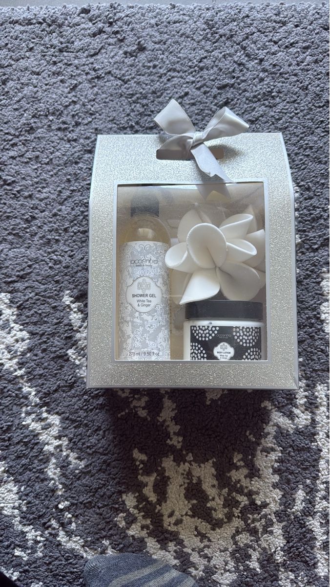 Altro per la cura del corpo: Accentra Geschenkset, White Tea & Ginger, Neu & Unbenutzt – Nuovo (secondo la descrizione) da Trübbach venduto da alf_5fpf