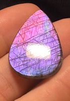 Wunderschönes Labradorit Cabochon von höchster Qualität