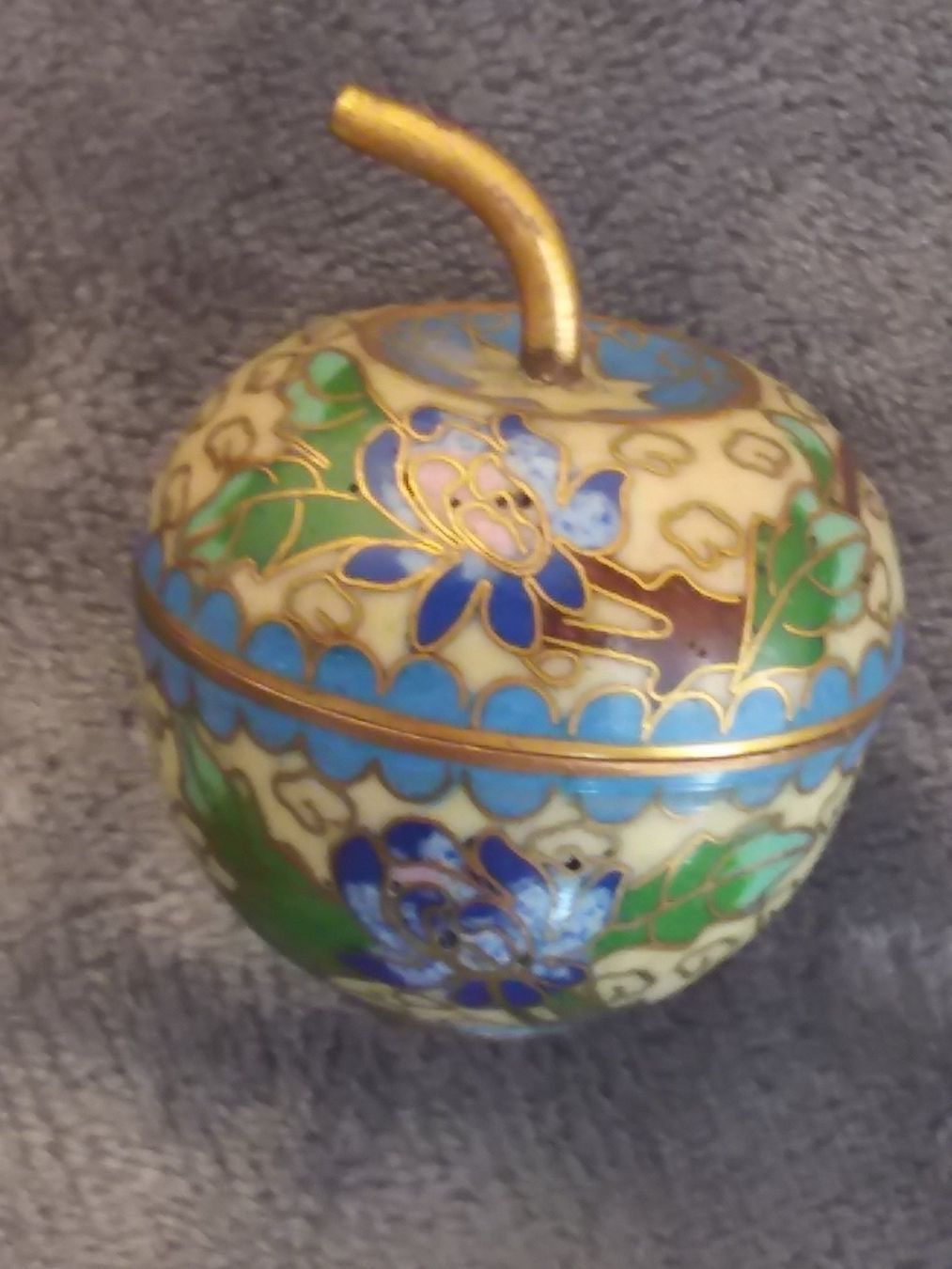 Skulpturen & Statuen: Cloisonné Apfel, alt, China – Gebraucht aus Zürich von SciTec