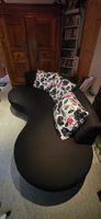 Sofa schwarz geschwungen mit Kissen