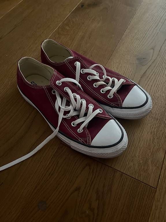 Herrenschuhe: Converse rot, gr 40 – Gebraucht aus Naters von liv_92f5