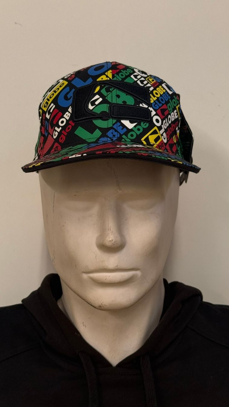 Flexfit Copricapi, berretti & cappellini: Globe Flexfit Cap OSFA Bunt Allover Print mit Logo – Nuovo (secondo la descrizione) da Kaiseraugst venduto da neolino 1