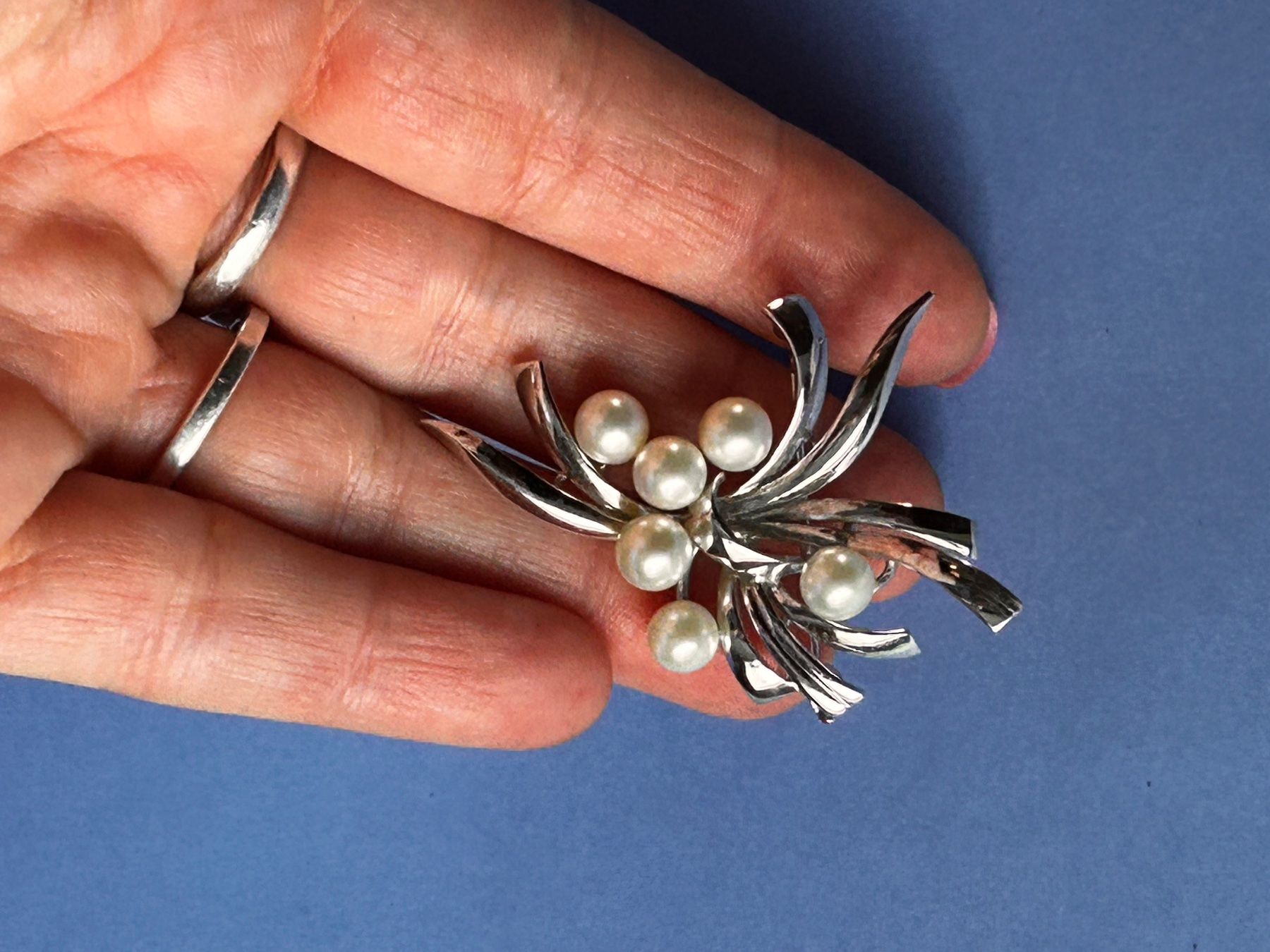 Broches & Aiguilles: Brosche mit Perlen, Vintage Schmuck – D'occasion à Laufen par Bellavitaboom