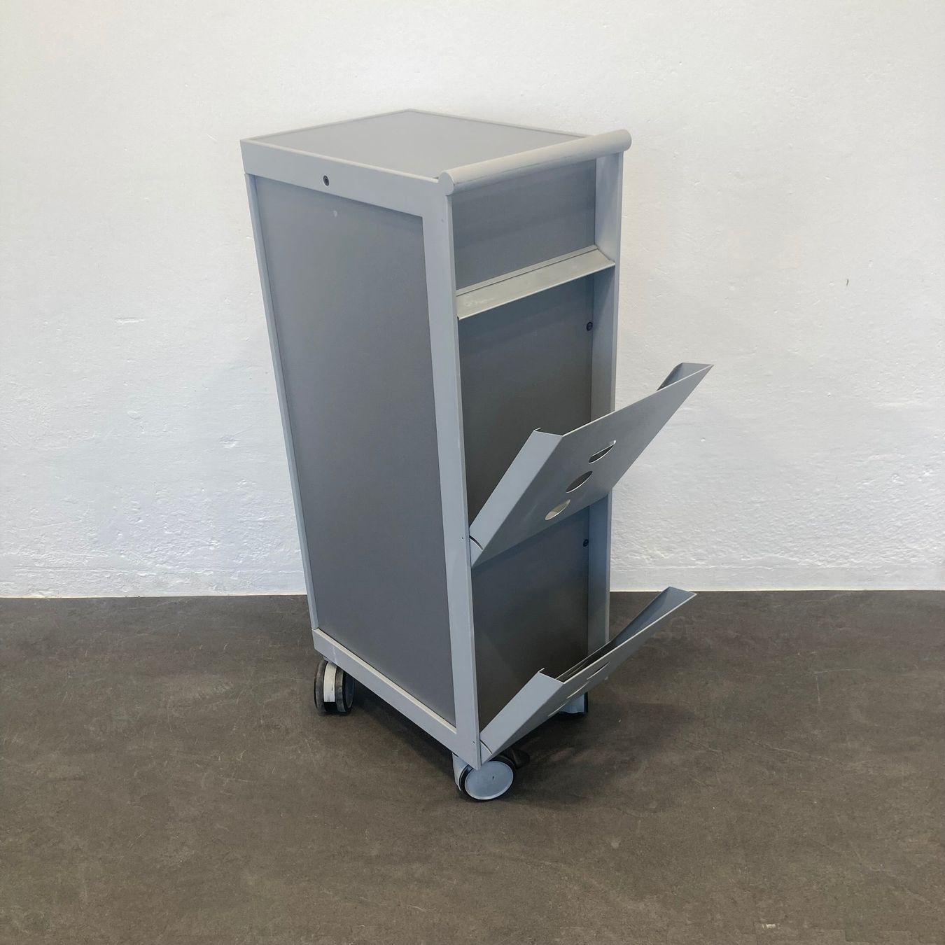 Banconi: Denz D3 Roll-Caddy Silbergrau mit Schlüssel – Usato da Schönenwerd venduto da mcofficeshop 8