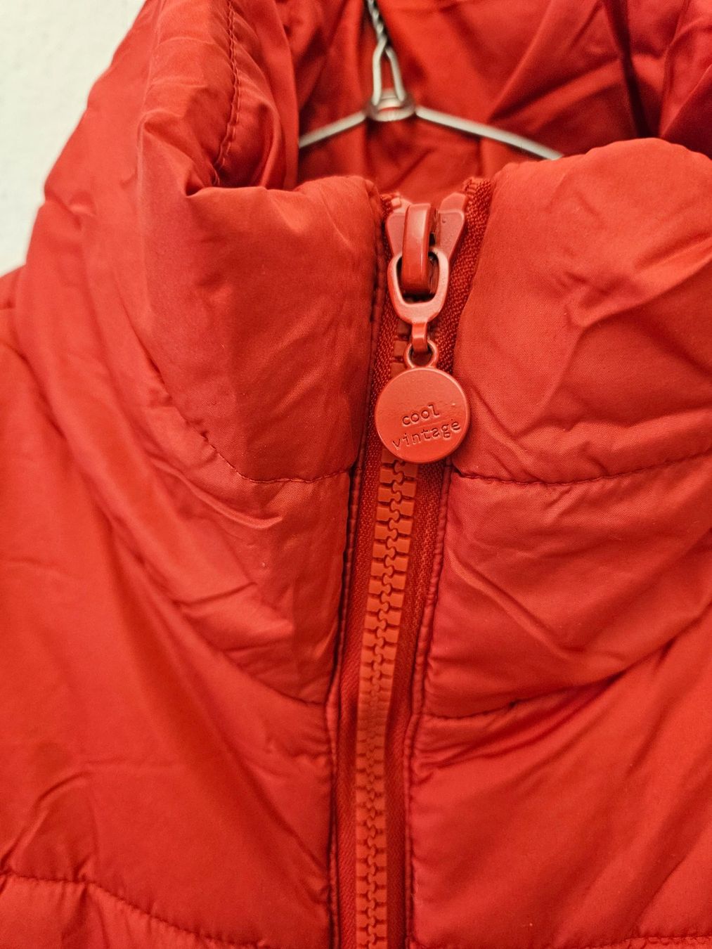 Gilets & Westen: Rote Steppweste cool vintage Gr.40 everme – Gebraucht aus Wohlen AG von Colina 2