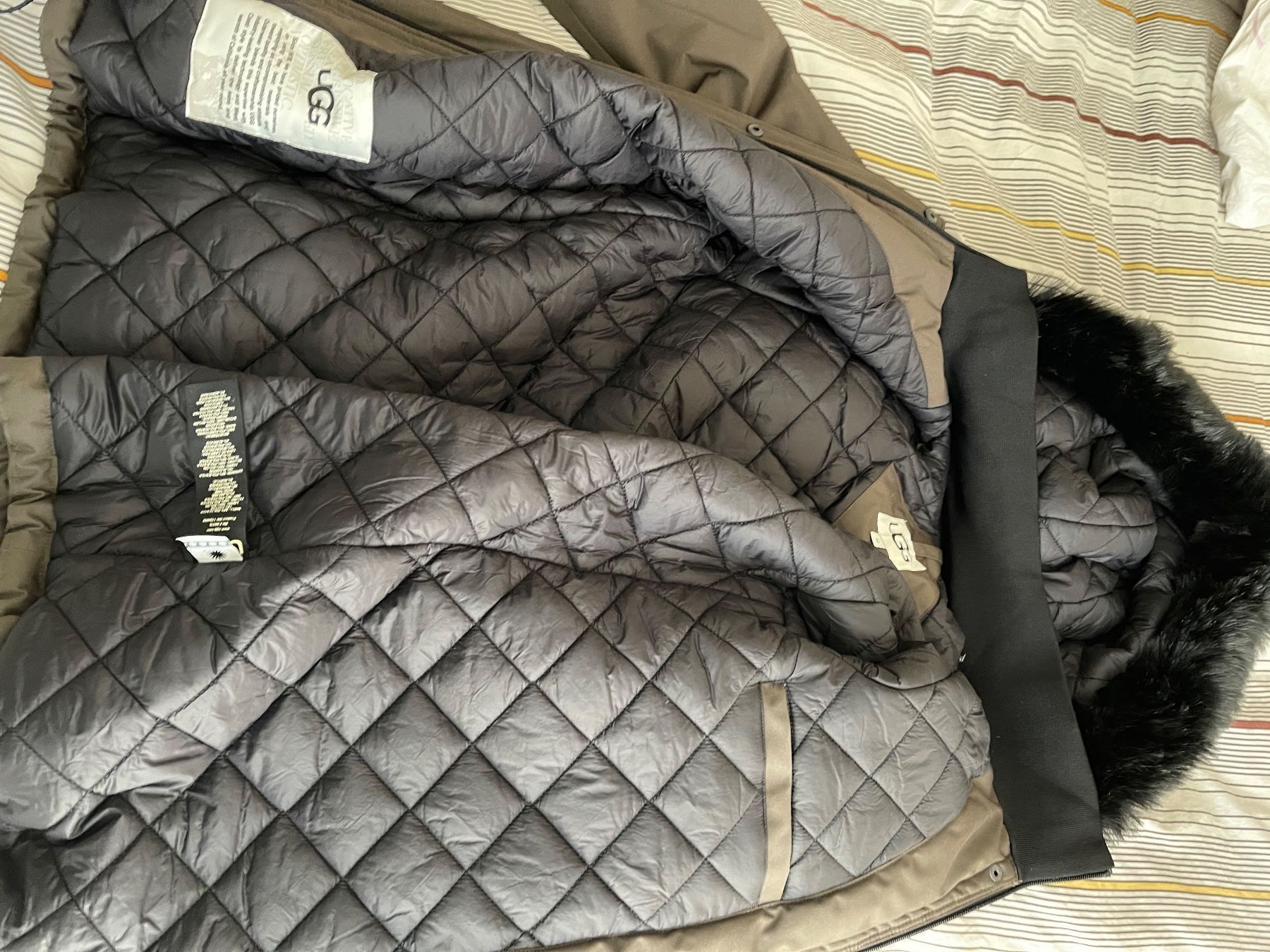 Ugg Jacken: UGG Winter Jacke – Neu und originalverpackt aus Fislisbach von Brandopfer810 3