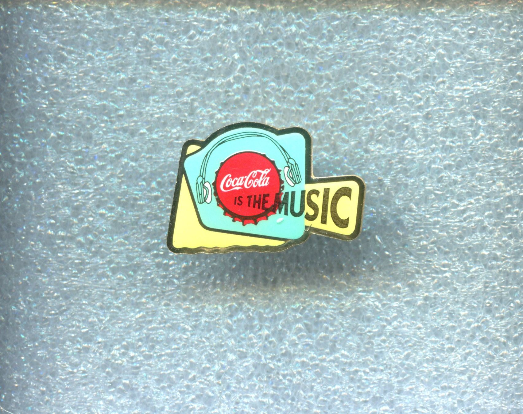 Coca-Cola Plaketten & Abzeichen: Coca Cola  IS THE MUSIC – Gebraucht aus Winterthur von Sammleroase