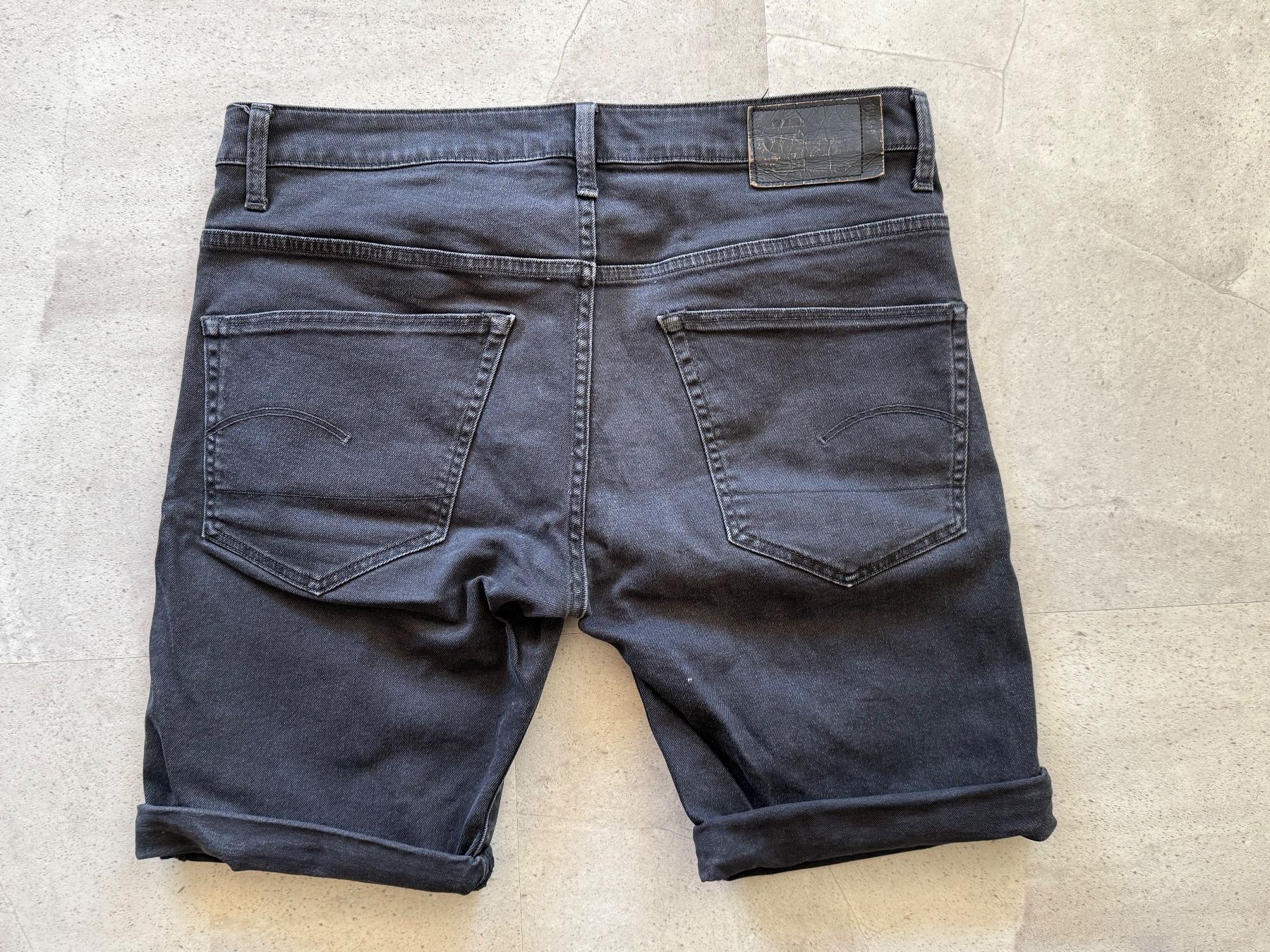 G-Star Jeans: G-Star / Shorts / Schwarz / 34 / Hose / Kurz – Gebraucht aus Kirchberg BE von Noelstr 2