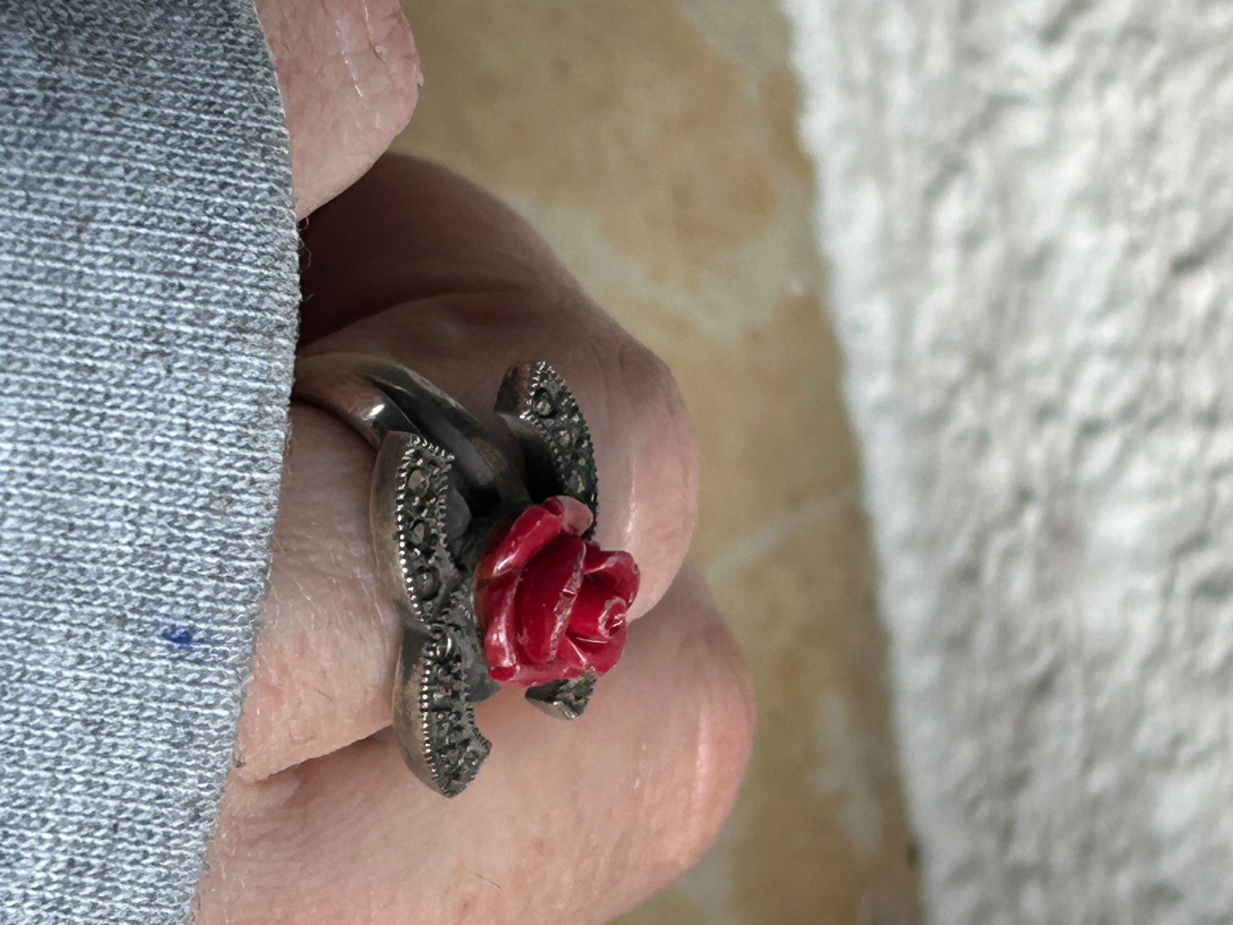 Bagues: Silberring mit roter Rose und Markasiten Gr. 58 – D'occasion à Dittingen par Bellevista 2