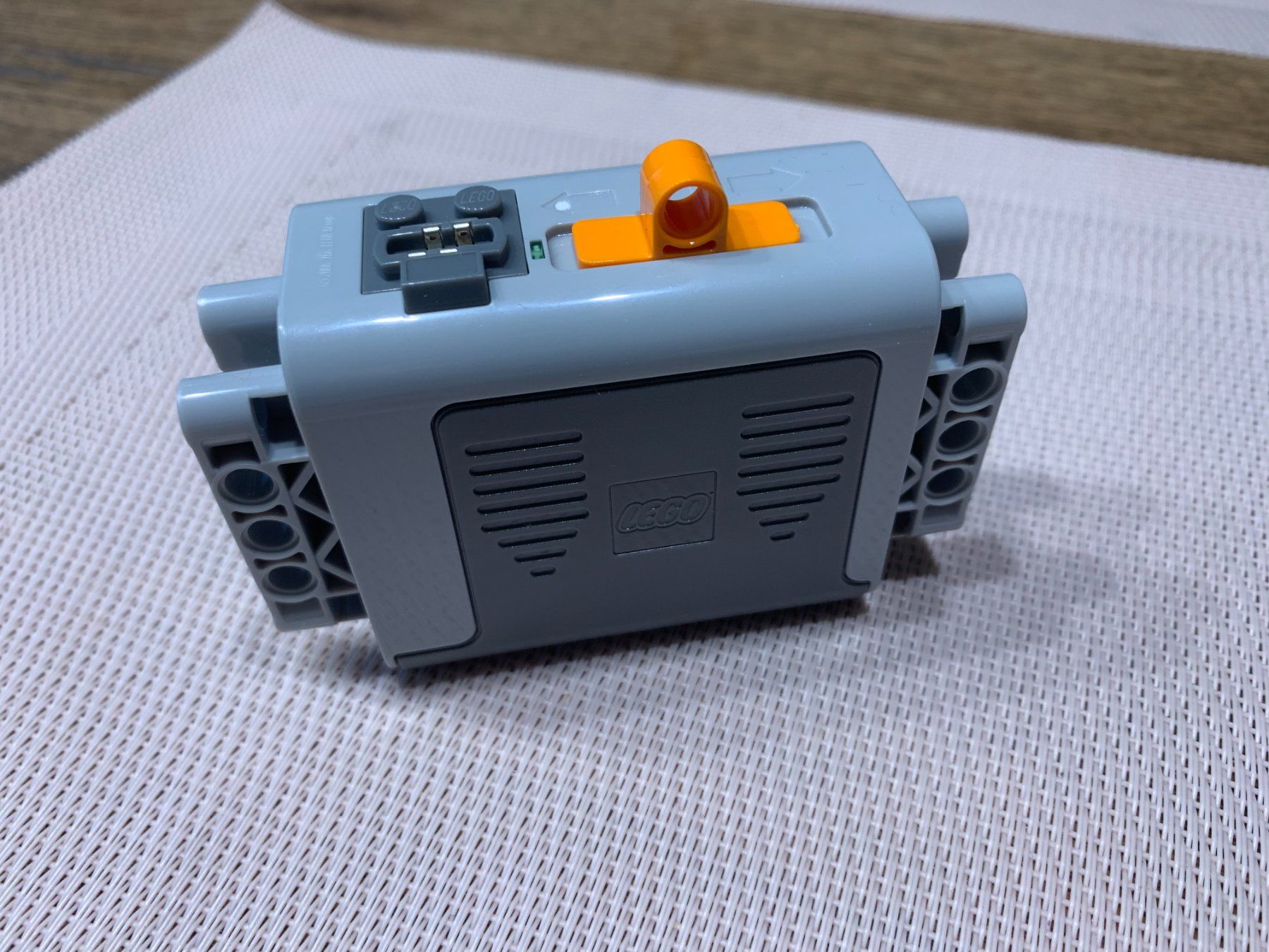 Lego Kit di costruzioni: Lego Batteriebox Power Functions V33 Power 9V 8881 – Usato da Buochs venduto da Techtelmechtel