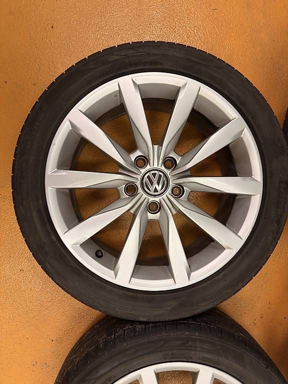Pneus & Kompletträder: Roues Vw golf 225-45-17 été  – Gebraucht aus Orsières von Daniel1926 1