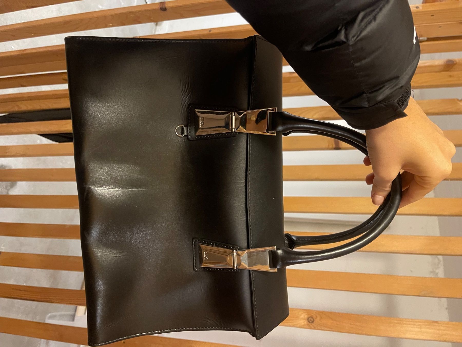Diesel Taschen für Damen: Elegante, schwarze Diesel Handtasche – Gebraucht aus Horgen von Ed0 2