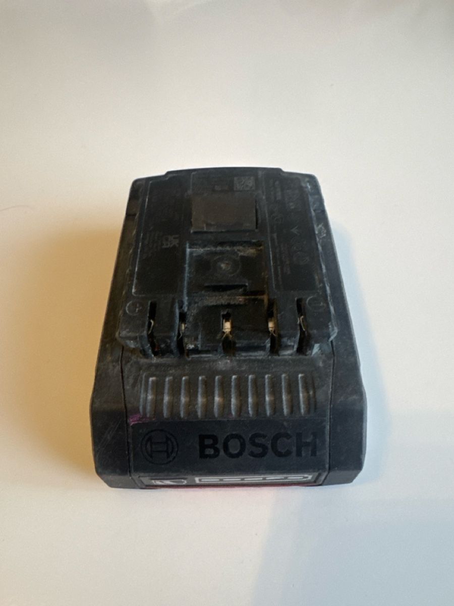 Bosch Tutti gli attrezzi: 2 Bosch Akku 4Ah – Usato da Emmenbrücke venduto da jas_2nfq