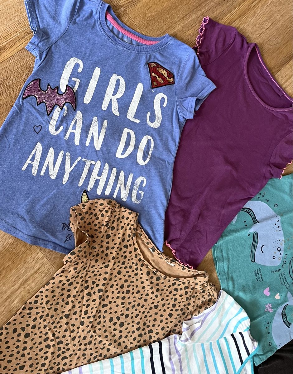 Lotti & Set di vestiti: T-Shirts Set Mädchen, Gr. 122/128 – Usato da Kradolf venduto da AlexiaEugster 1