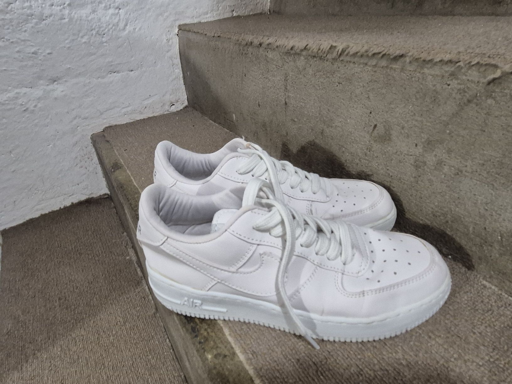 Nike Scarpe da donna: Nike Air Force 1 – Usato da Winterthur venduto da Lumi11 1