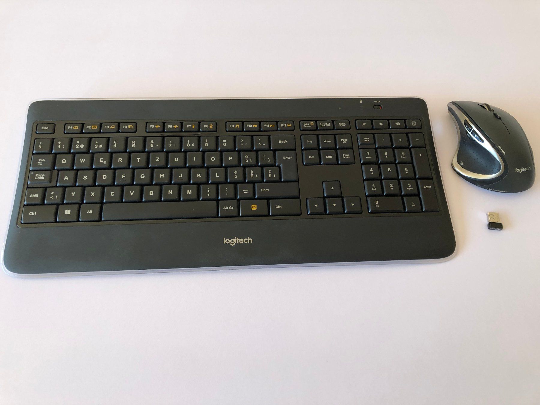 Logitech Claviers: LOGITECH Wireless Illuminated Keyboard K800 + Performance MX – D'occasion à Frauenfeld par -blubber-