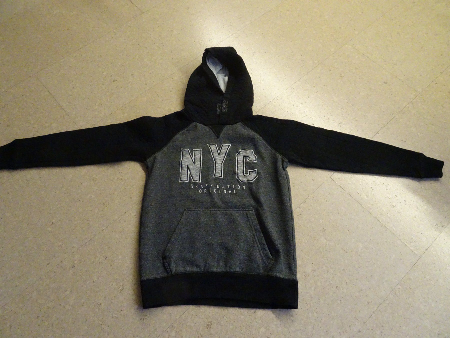C&A Pullover & Sweatshirts: Kapuzenpullover – Gebraucht aus Münchenbuchsee von Yothu