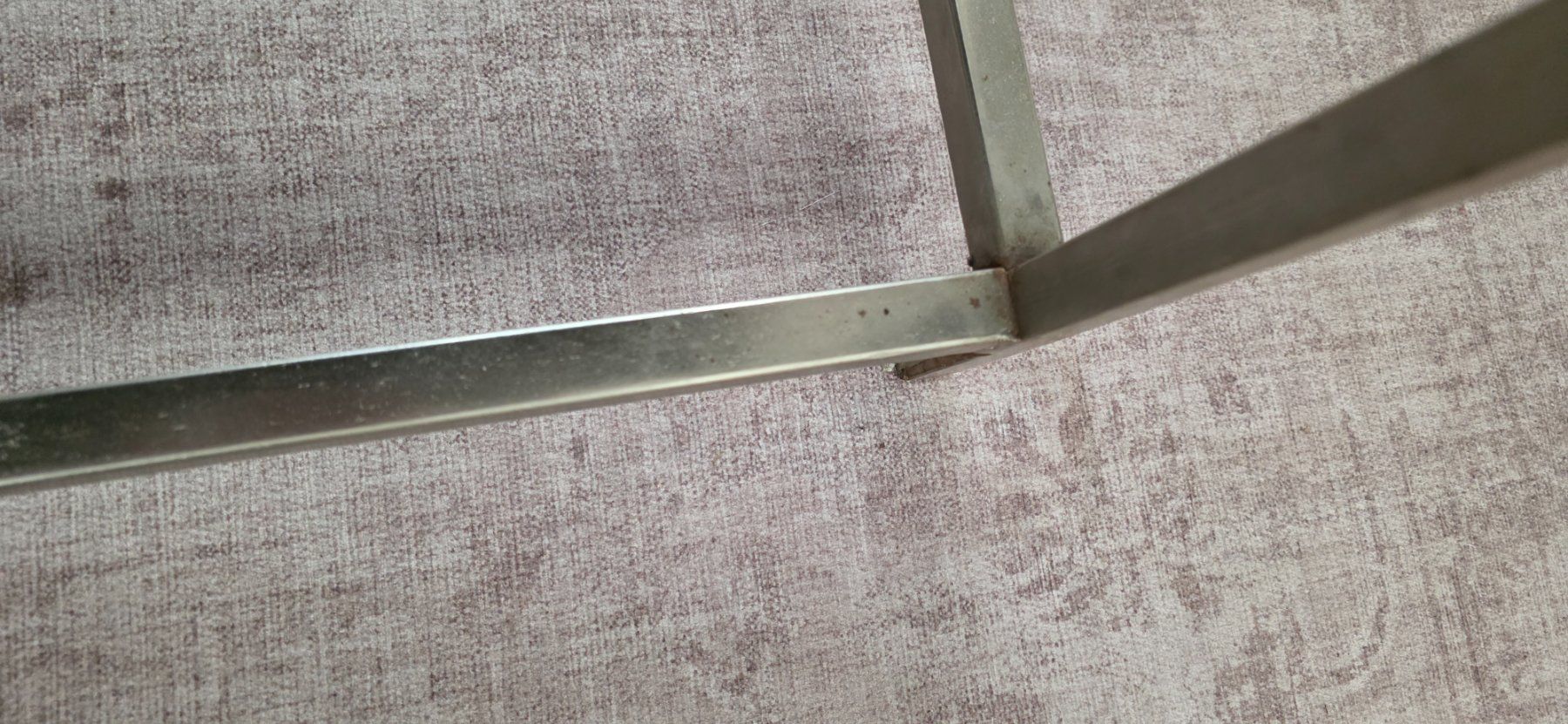 Tables: Couchtisch mit geschnitzter alter Holzplatte – D'occasion à Zürich par tabita 3