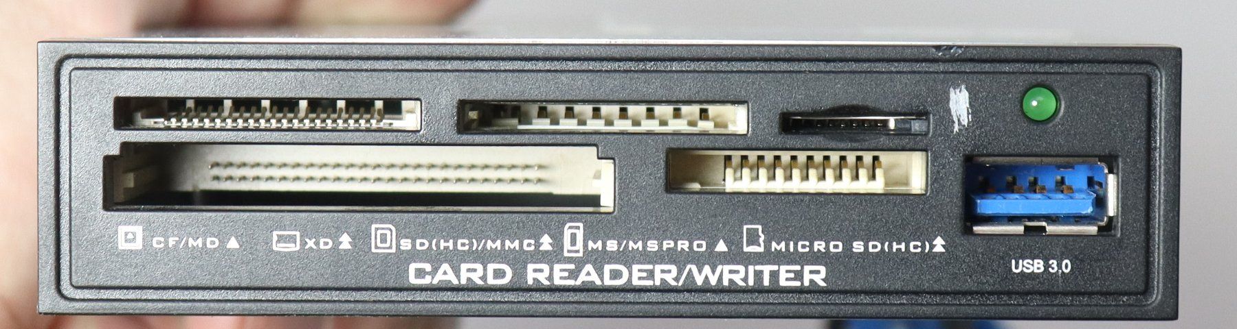 Lettori di schede: Ultron UCR3 Cardreader Kartenleser 3.5" USB, SD, CF, CD, MS – Usato da Frick venduto da volvo850driver 1