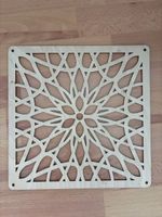 Holz-Dekoration 28cm x 28cm Lochung neu