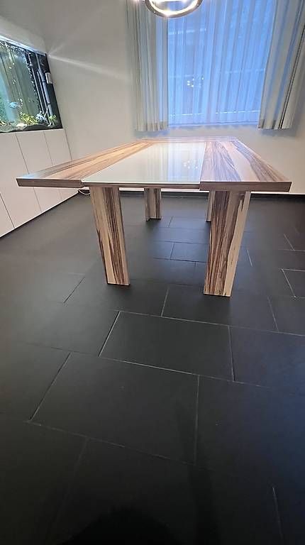 Tavoli: Esstisch mit Glasplatte und Holzgestell – Difettoso da Birr venduto da alonso77 2