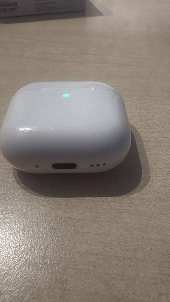 Apple Kopfhörer: Apple AirPods 4 ANC – Gebraucht aus RAVOIRE von jo27