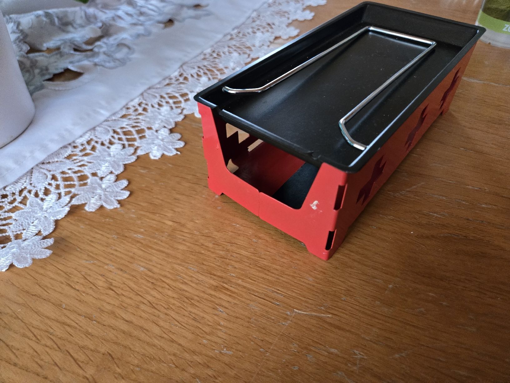 Küchengeräte: Raclette Pfännchen mit Griff Metall rot neuwertig – Neu (gemäss Beschreibung) aus Grünenmatt von Brauni2 1