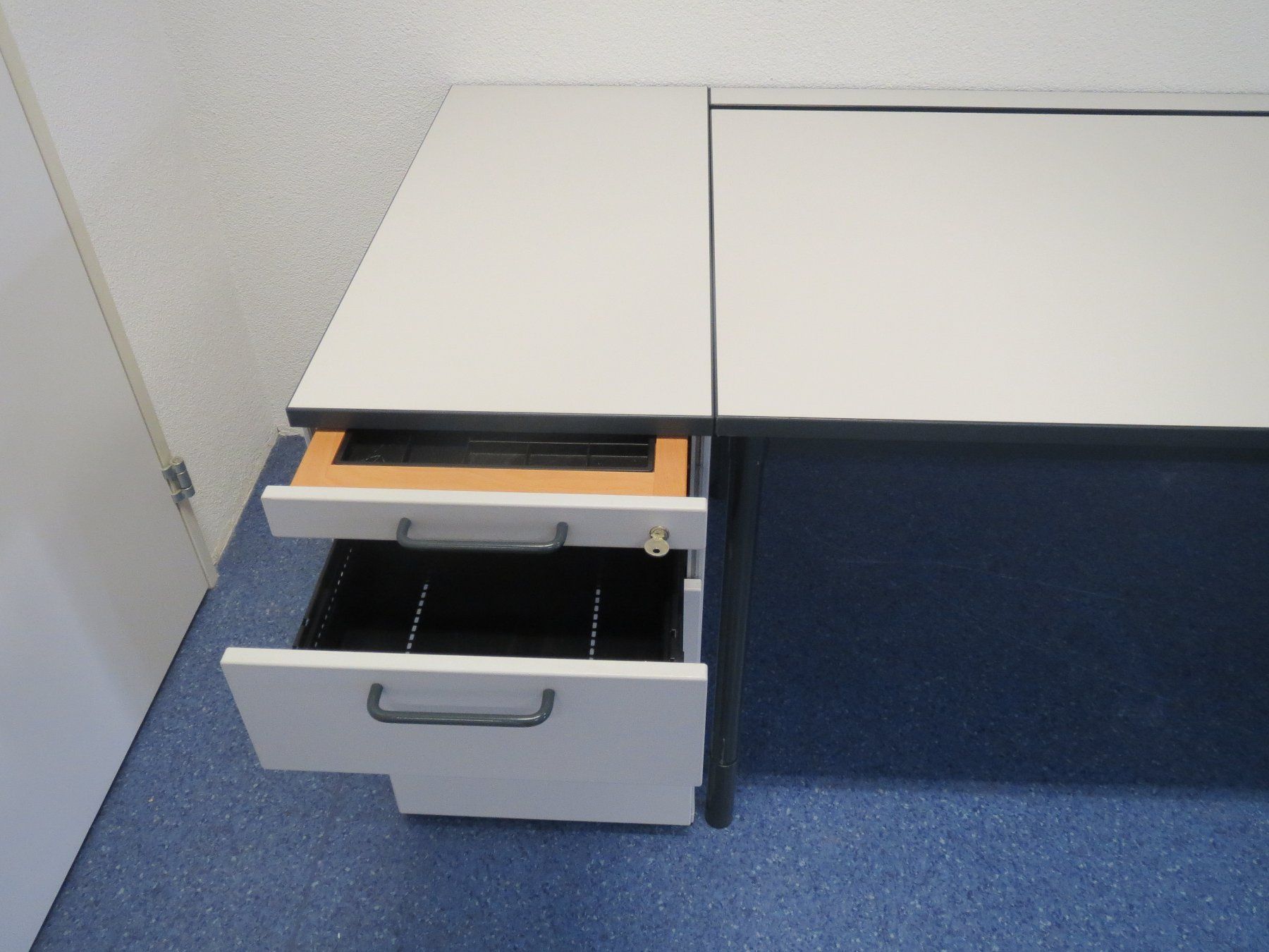 Scrivanie: Zimmerli Bürotisch mit Korpus – Usato da Müllheim Dorf venduto da Buero_moebel8555 1