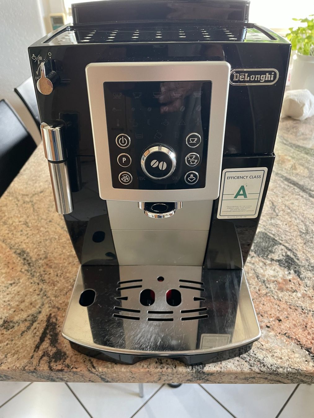 De'Longhi Macchine per caffè & Macchine per espresso: DeLonghi Kaffeevollautomat – Usato da Niederuzwil venduto da chaefer013