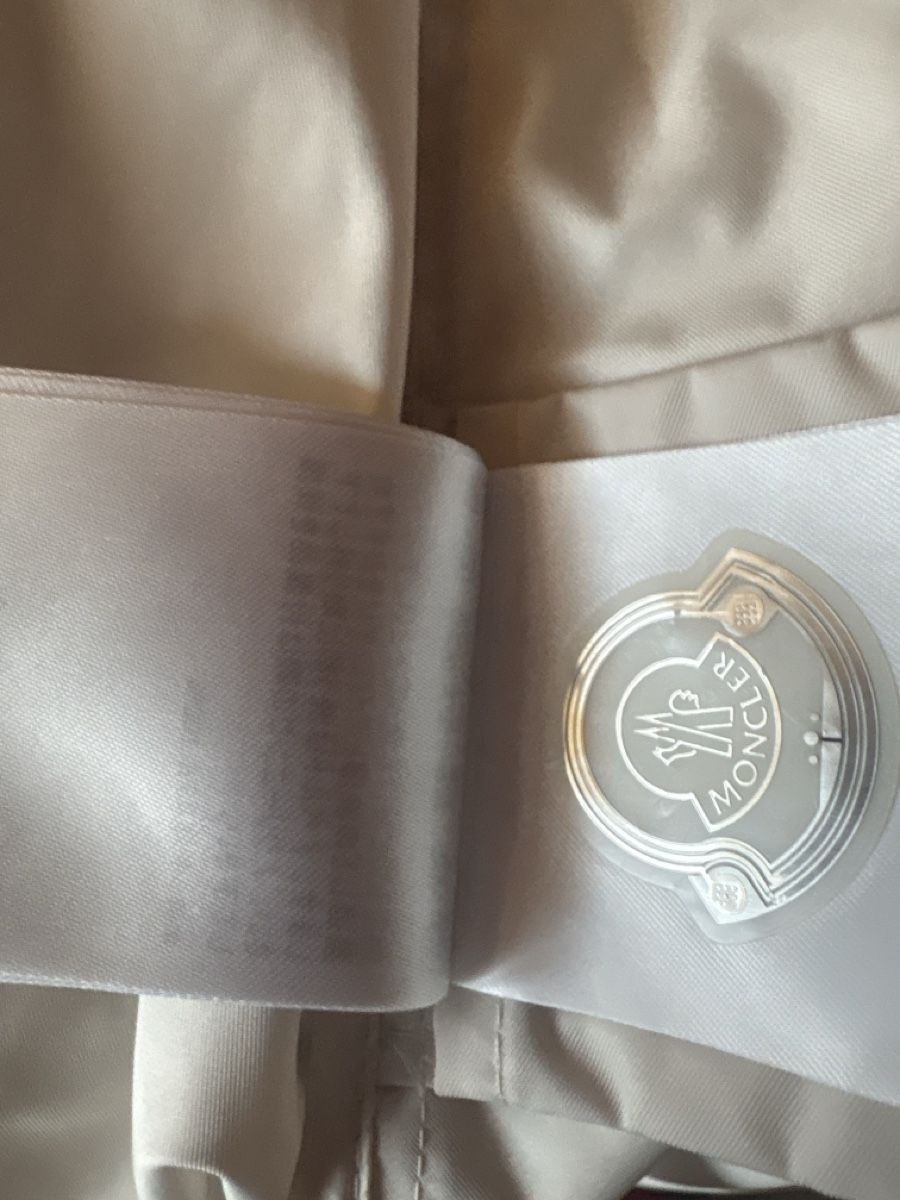 Moncler Mäntel: Moncler Allwettermantel  neuwertig – Neu (gemäss Beschreibung) aus Zofingen von Relaxed43 5
