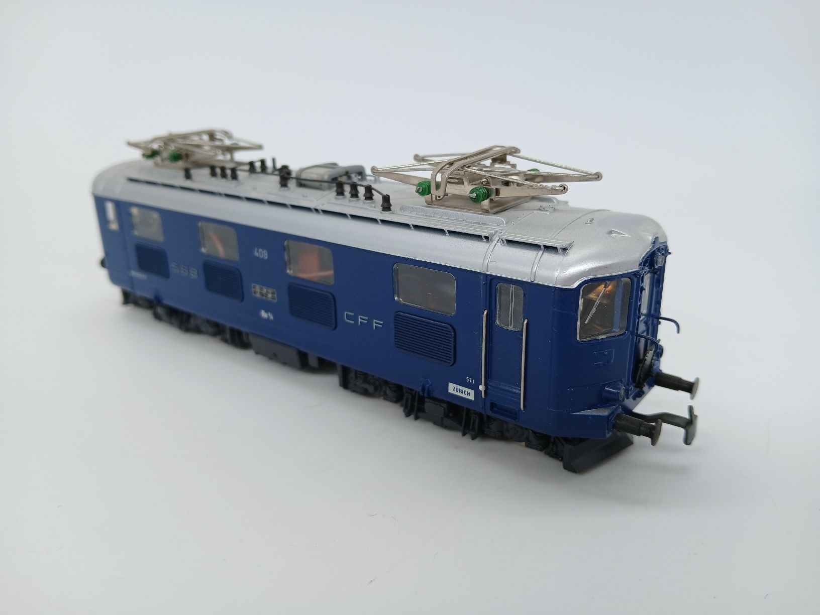 Hag Modelleisenbahnen: HAG 233 Re 4/4 I Blau – Defekt aus Interlaken von F.Loco
