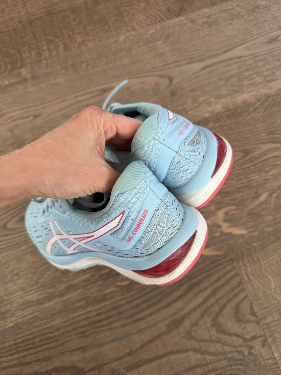 Asics Scarpe da donna: Asics GEL-CUMULUS 20 – Usato da Herrliberg venduto da Tubalp 2