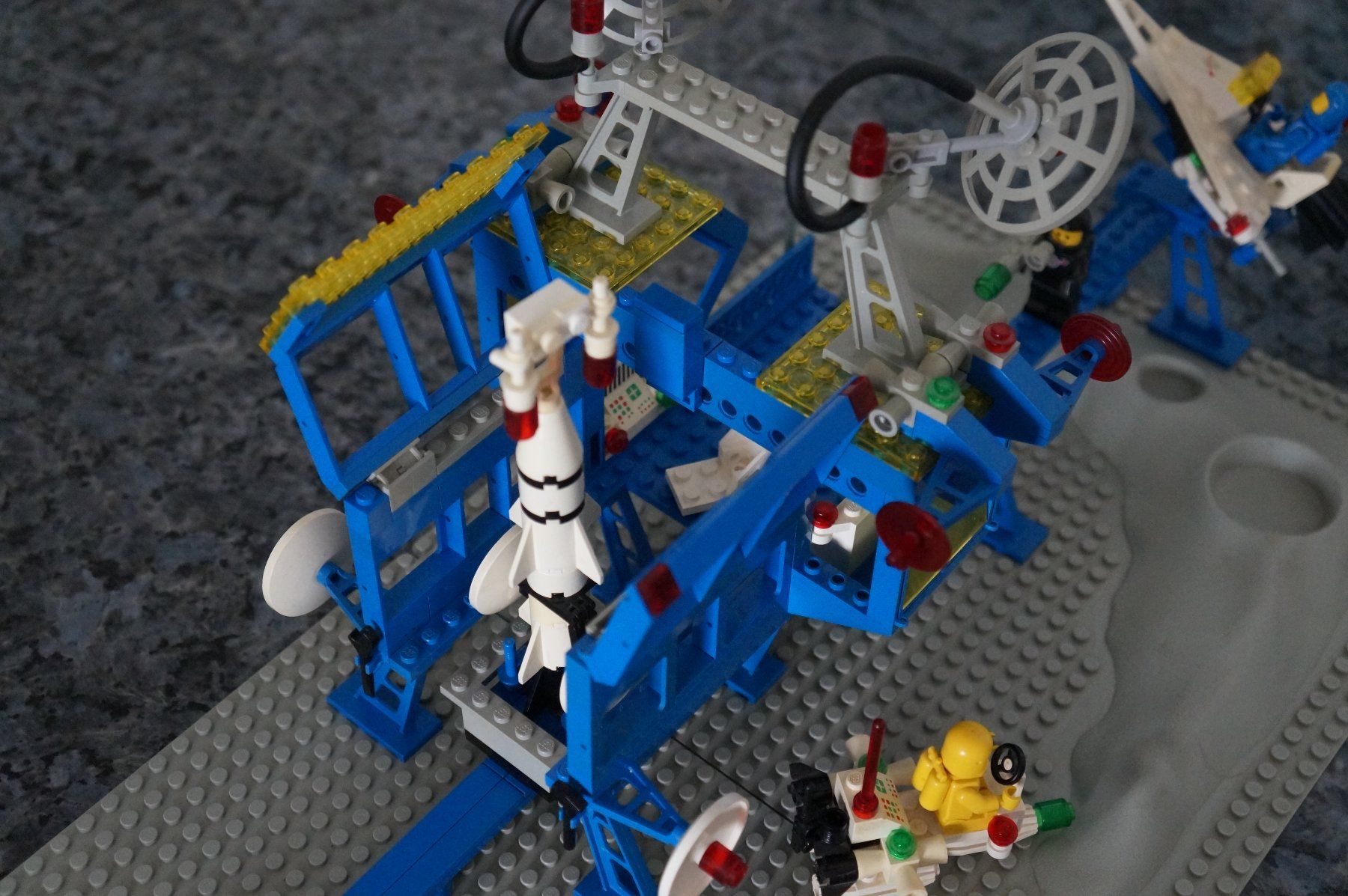 Lego Giocattoli: Lego Space Raumstation 6971 – Usato da bronschhofen venduto da blackpearl01 4