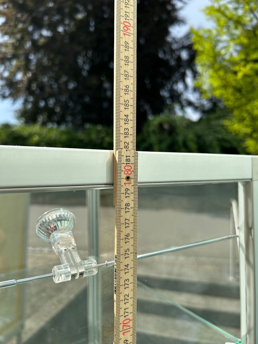 Vitrines: Glasvitrine mit Beleuchtung – D'occasion à Aarau par Tanichtis01 3