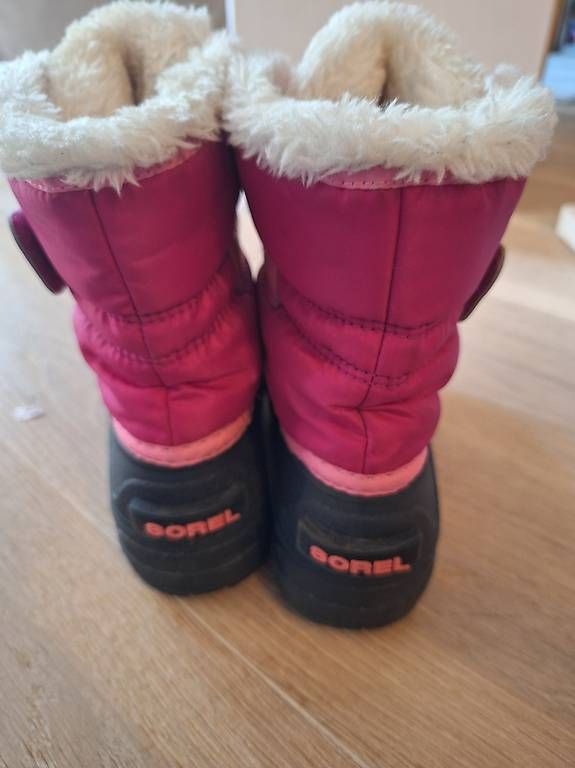 Schuhe für Mädchen: Bottes Sorel roses taille 30 – Gebraucht aus Chéserex von aux_p86n