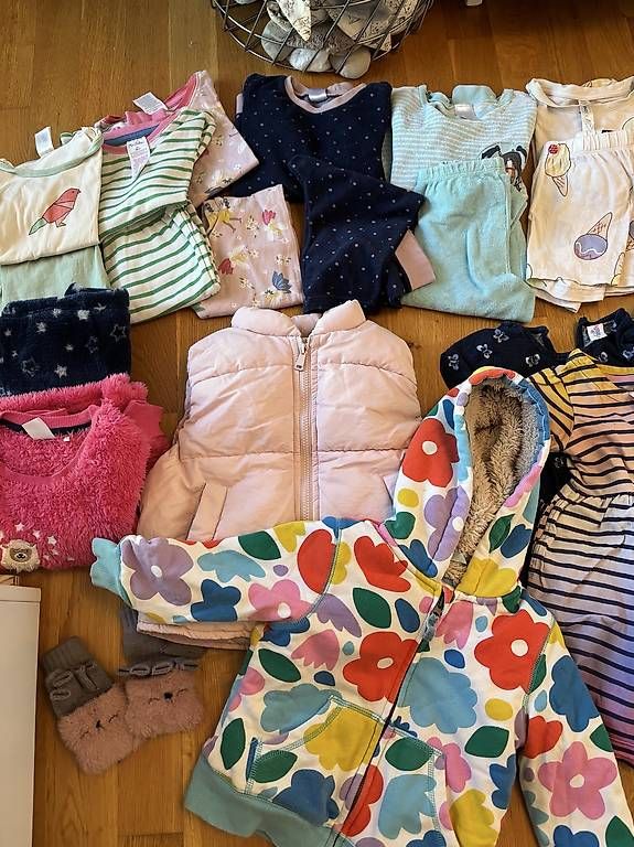 Lotti & Set di vestiti: Kleiderset Größe 98 – Usato da Basel venduto da tae_5wfr 1