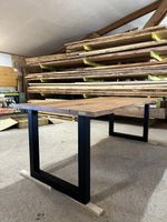 Handgefertigter Esstisch aus Birnenholz